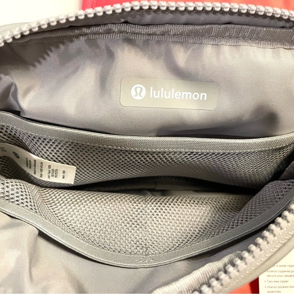 Everywhere Belt Bag 2L Silver Drop - Picture 6 of 8